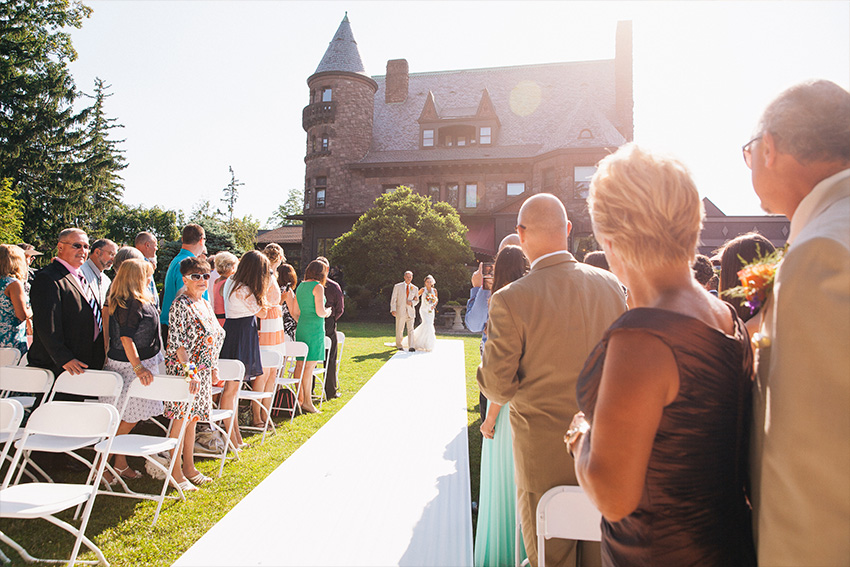 outdoor wedding ceremony at belhurst castle
