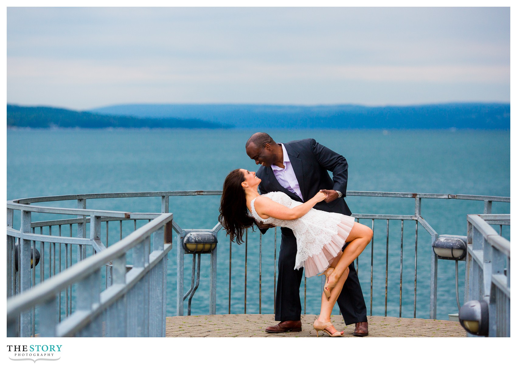 couple dancing on Skaneateles pier