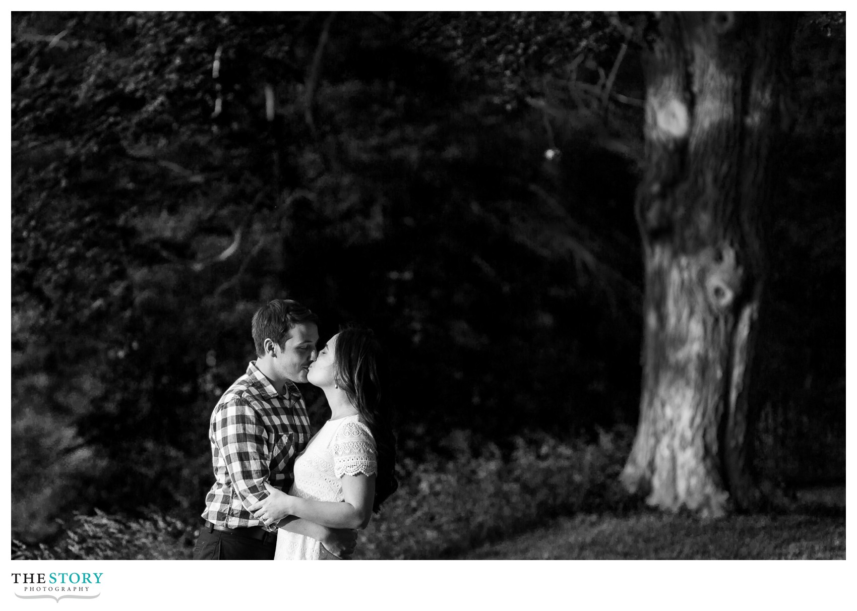 Relaxed Hudson Valley engagement photography