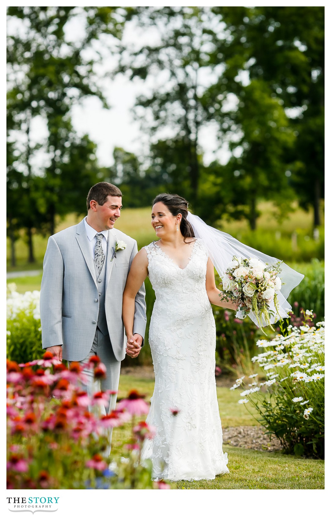 candid skaneateles wedding photography at Anyela's Vineyards