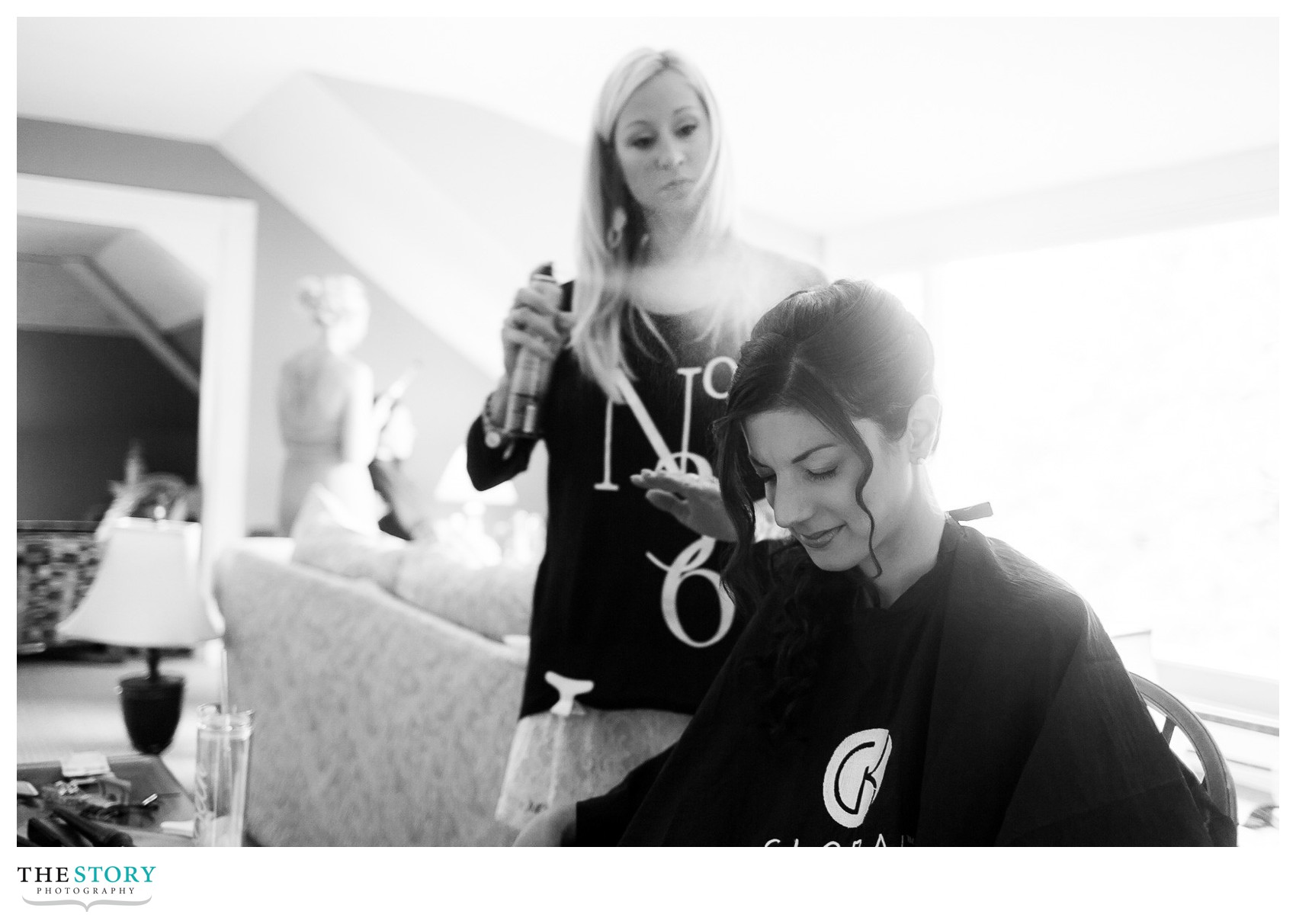 bride getting ready for cazenovia wedding at brewster inn