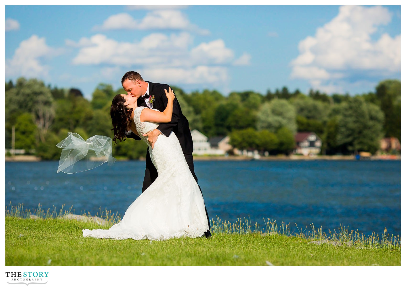 fun wedding photography at emerson park Auburn