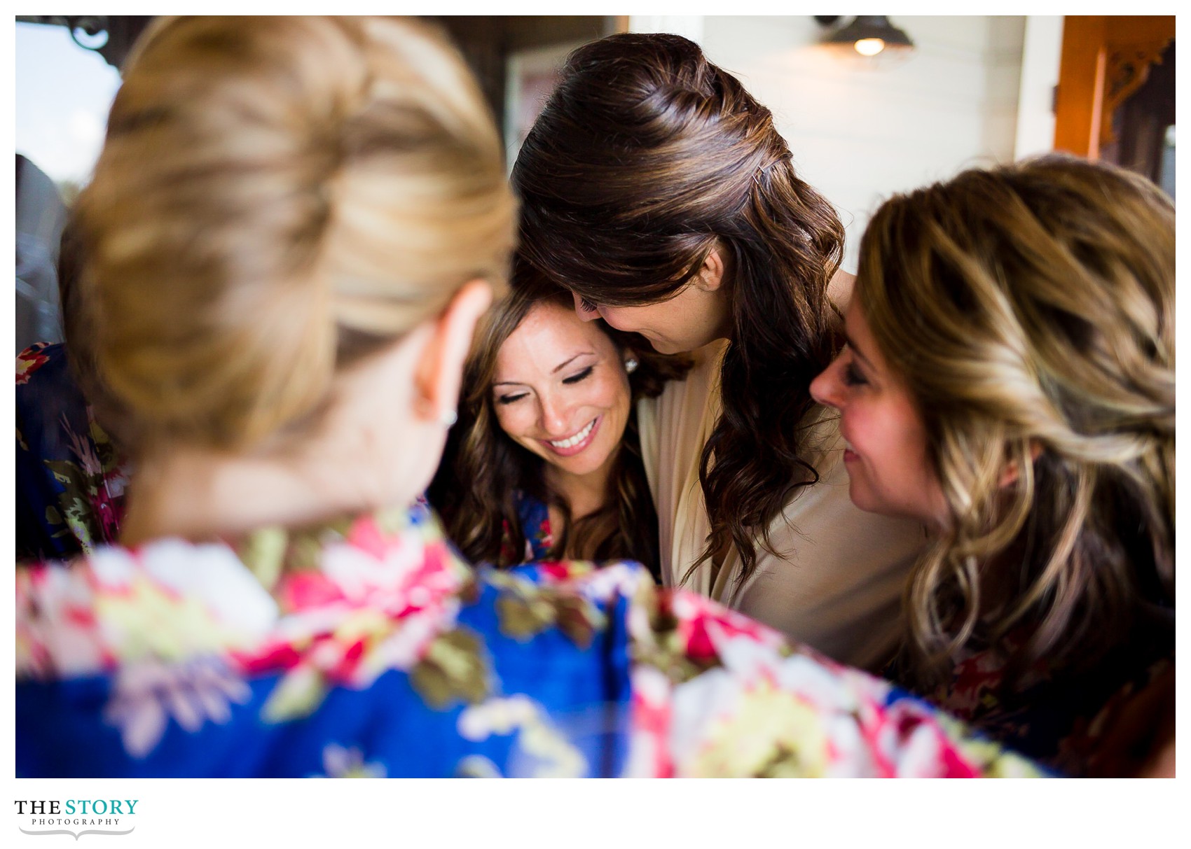 bride and bridesmaids getting ready for Thousand Islands Park wedding