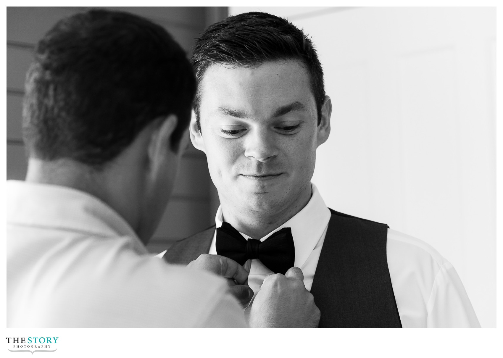 groom getting ready for Wellesley Island Wedding ceremony