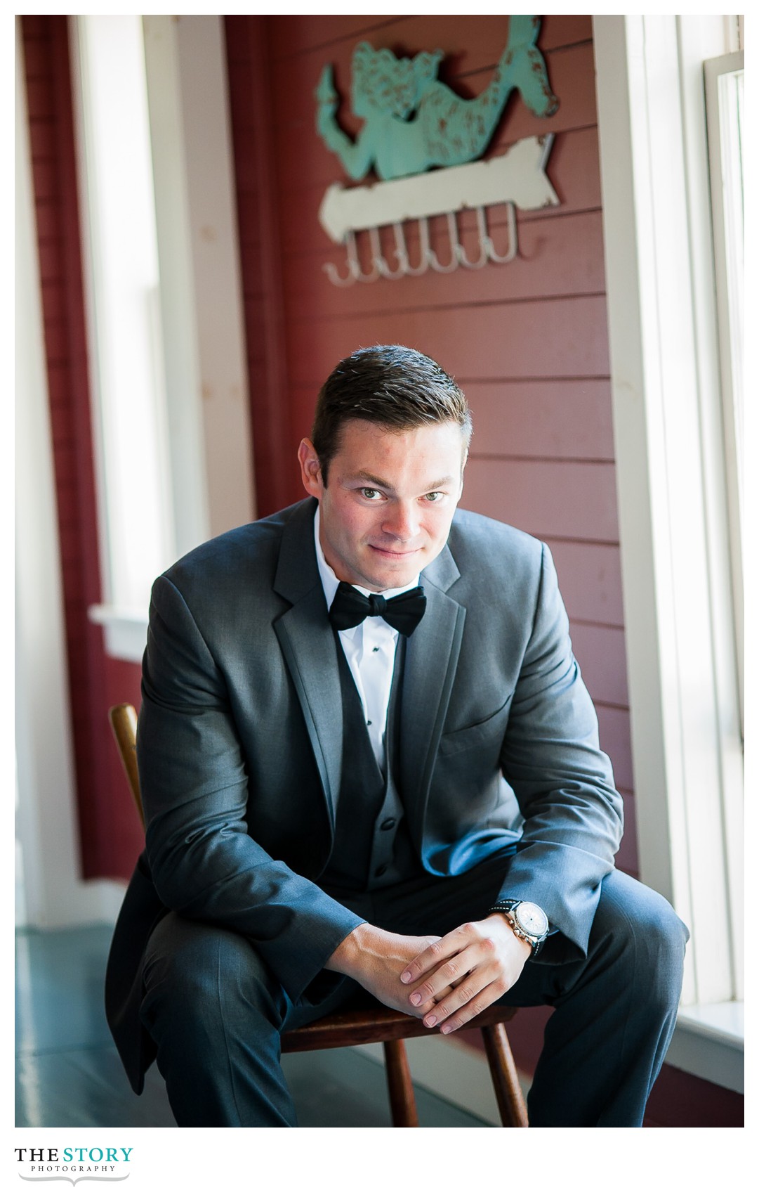 groom portrait before Thousand Islands wedding