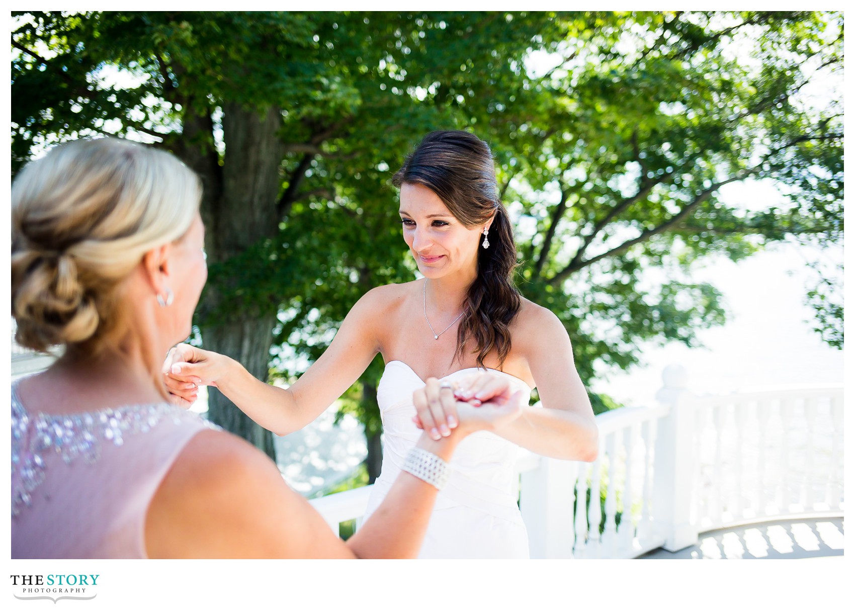 bride and her mother before St. Lawrence River wedding