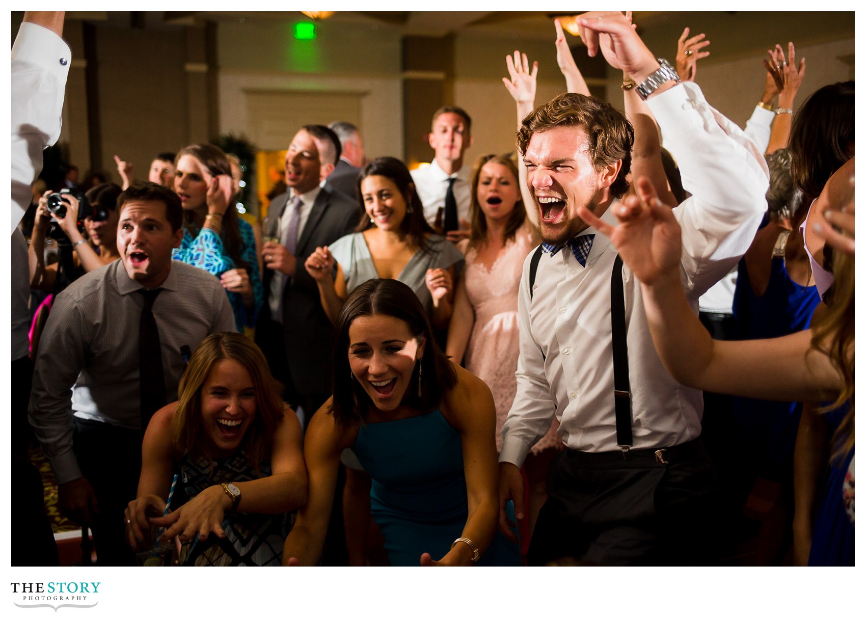 wedding guests party at 1000 Islands wedding reception