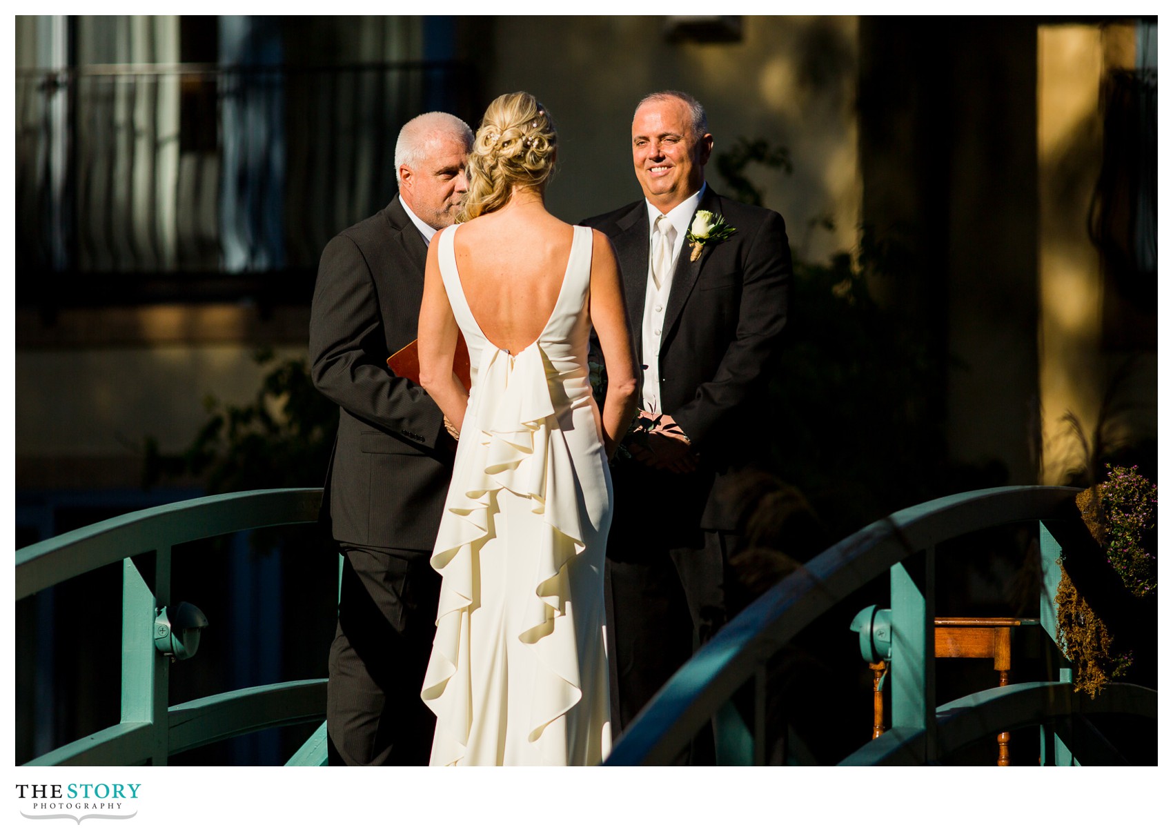 wedding photos of mirbeau spa outdoor ceremony