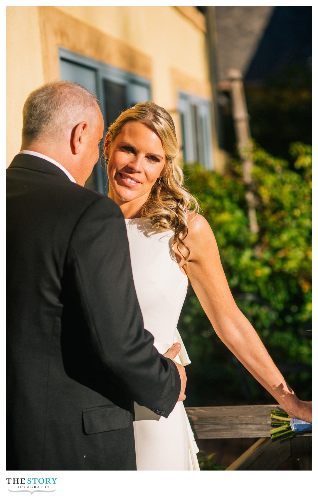 candid wedding photography at mirbeau in skaneateles