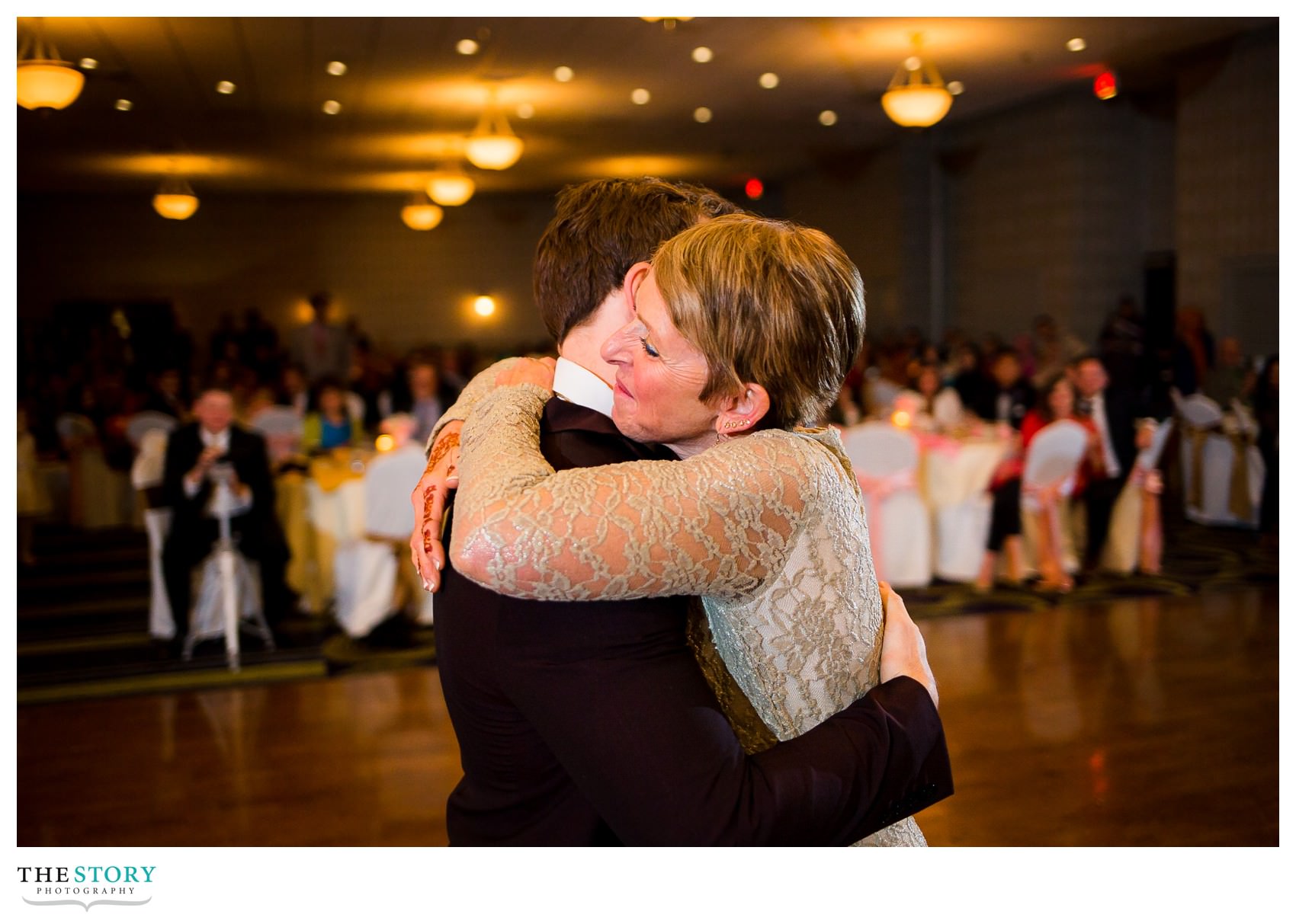 mother and son dance at Rochester Radisson wedding reception