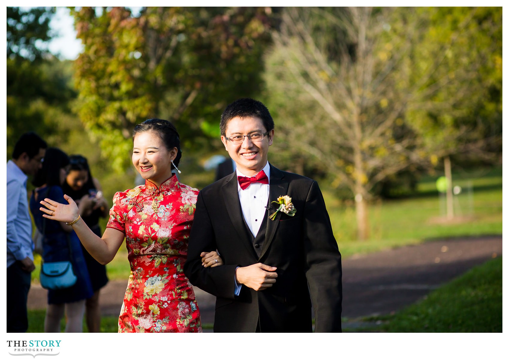bride and groom arrive to Chinese wedding tea ceremony at F.R. Newman Arboretum