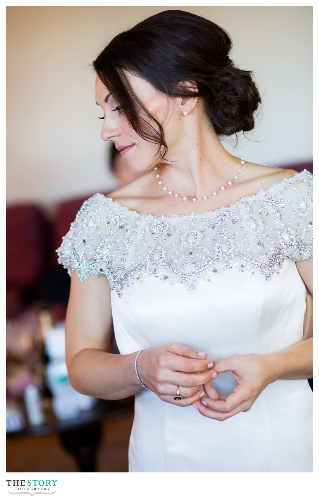 bride gets ready for wedding at Onondaga Country Club