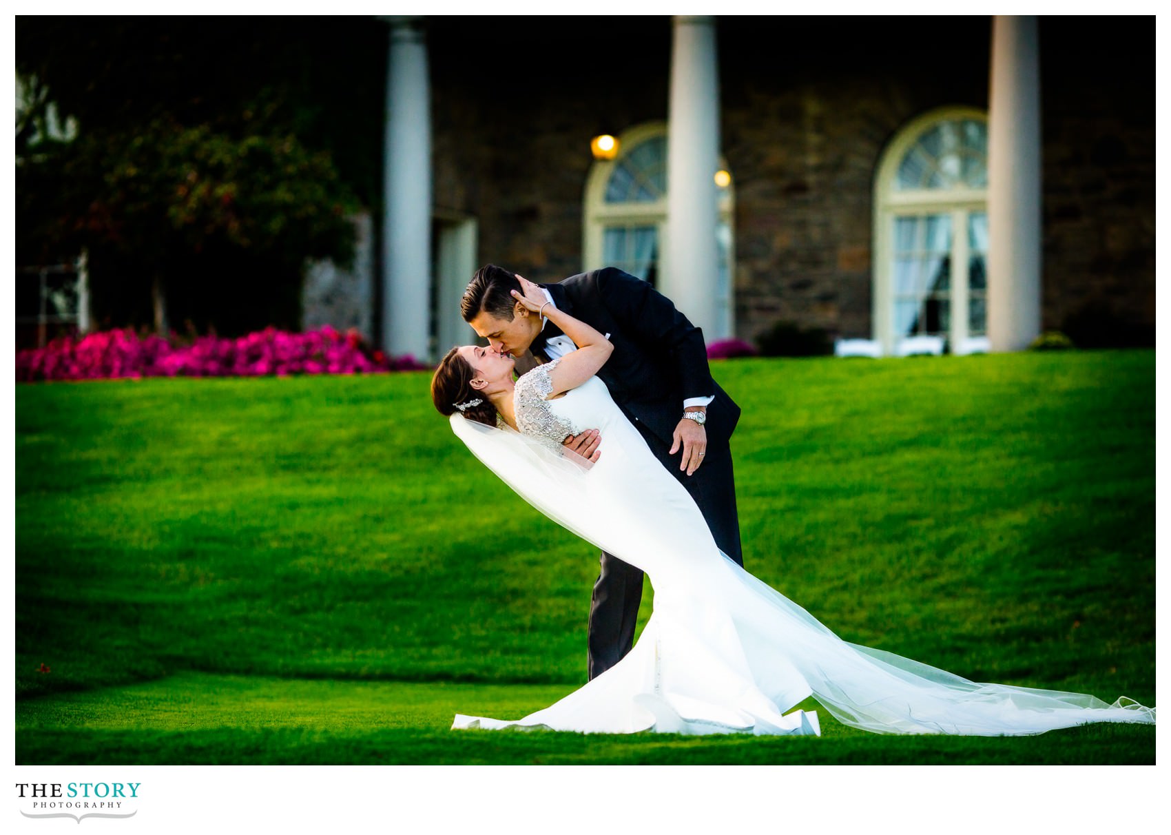 wedding photography at Onondaga Country Club clubhouse