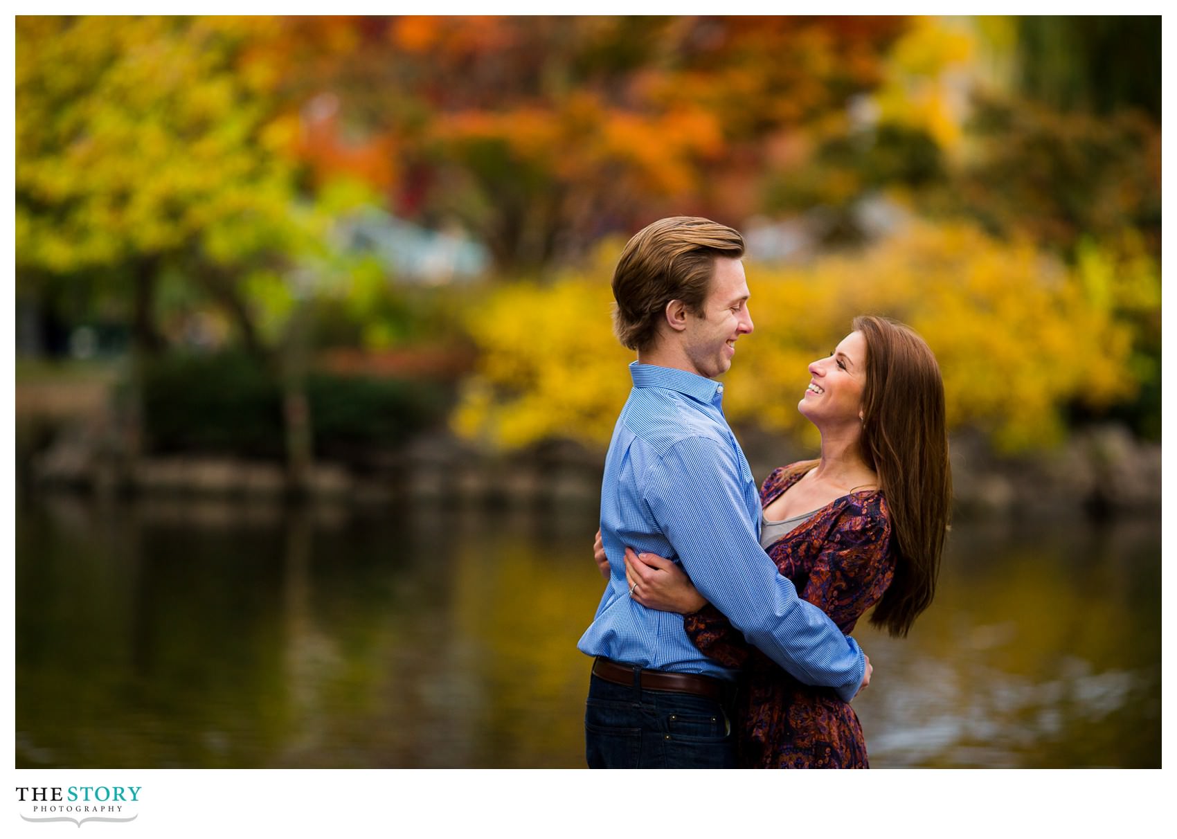 fall engagement photos in Boston Public Garden