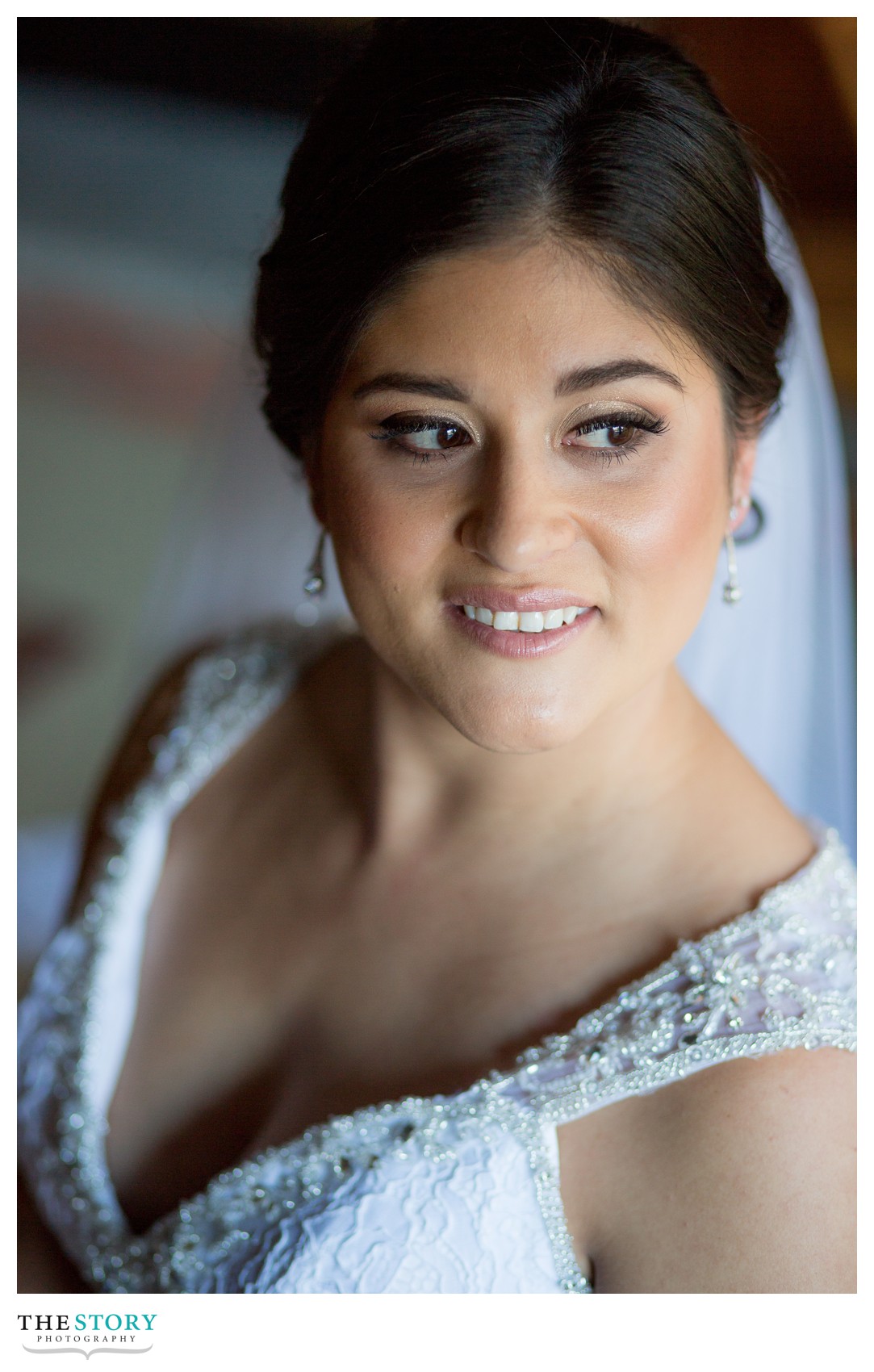 bride portrait on wedding day in Syracuse