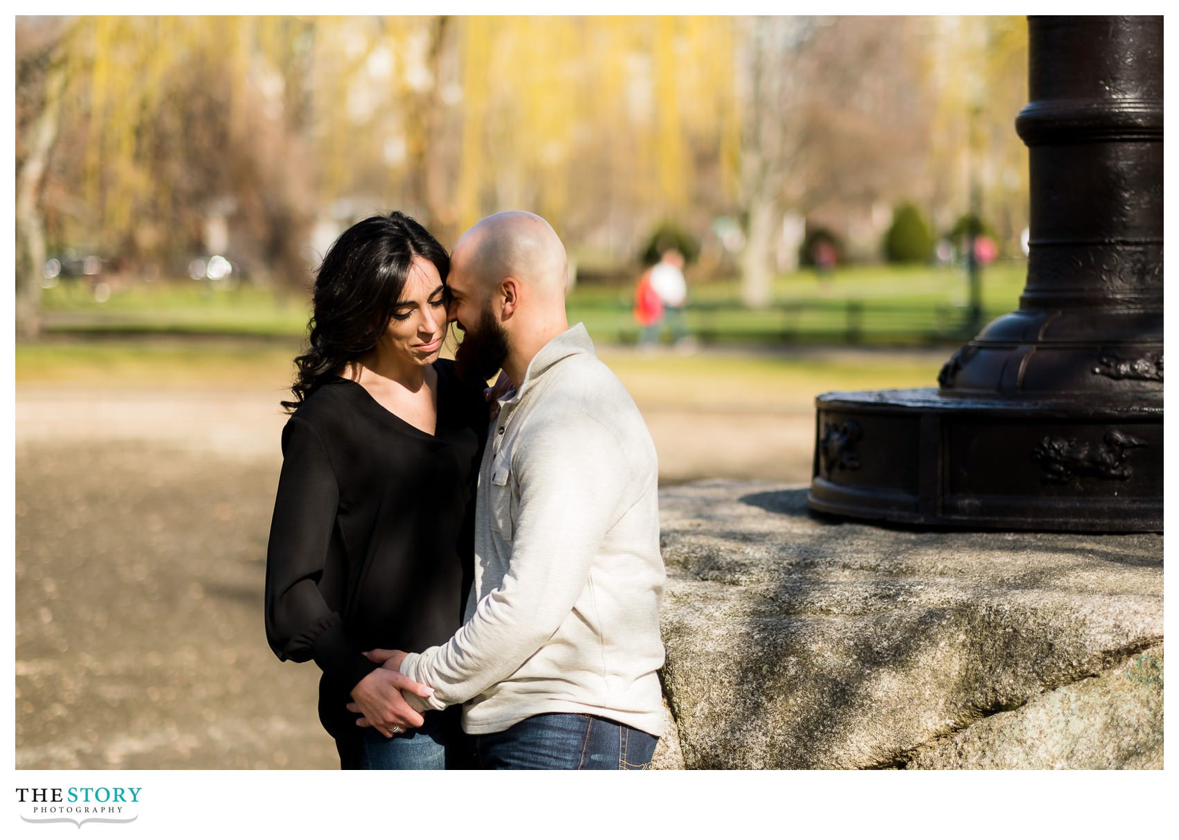 spring time engagement photos at Boston Public Garden