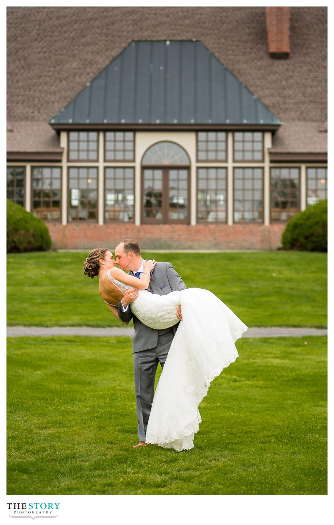 groom holding bride at Hiland Park Country Club wedding