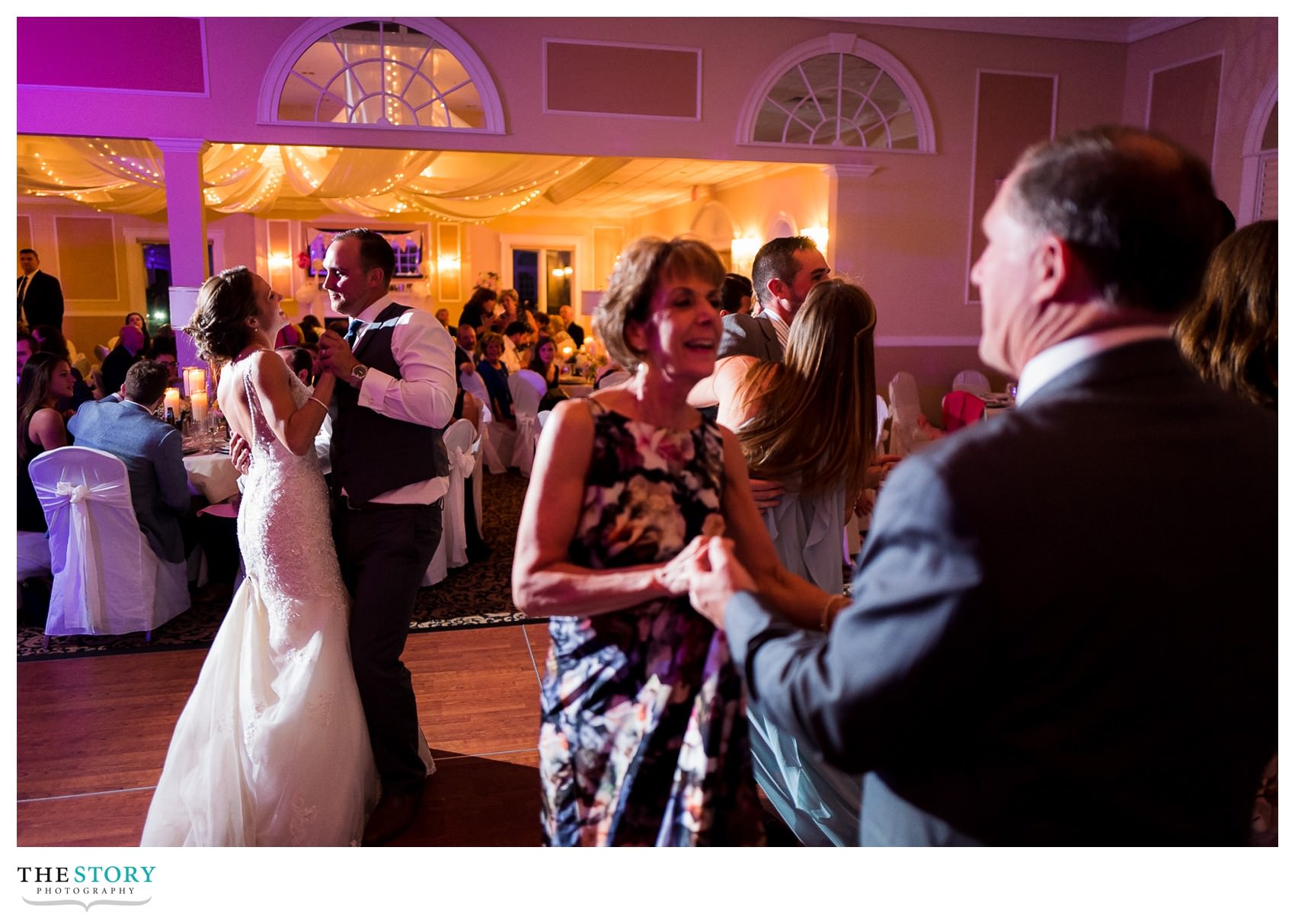 wedding reception dancing at Hiland Park Country Club