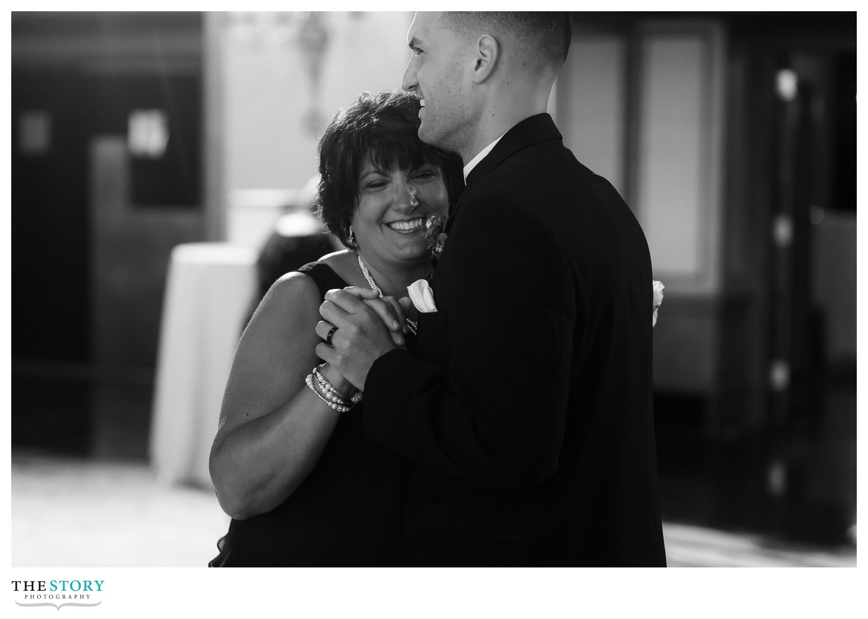 candid wedding photography at Hotel Syracuse wedding reception