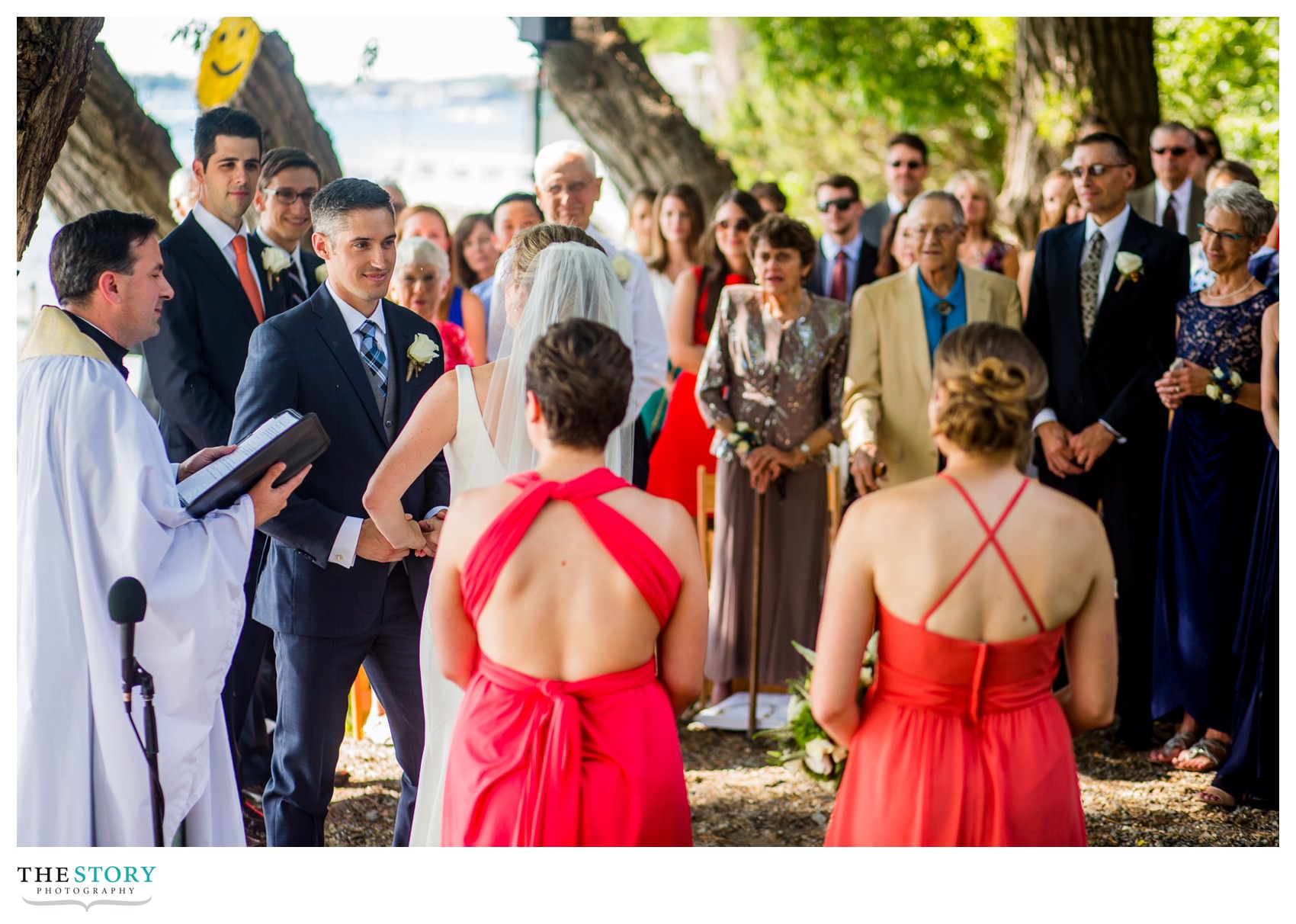 outdoor wedding ceremony on Skaneateles Lake