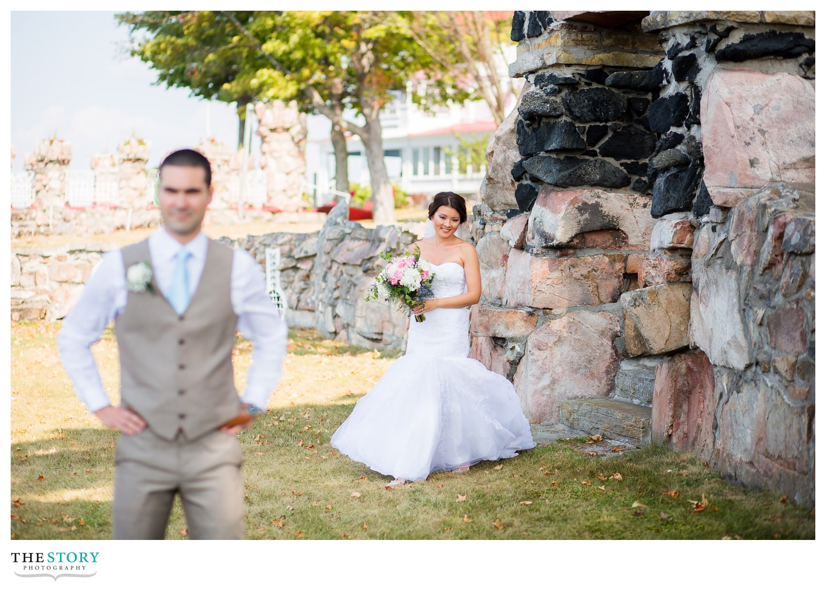 wedding day first look on cherry island at casa blanca