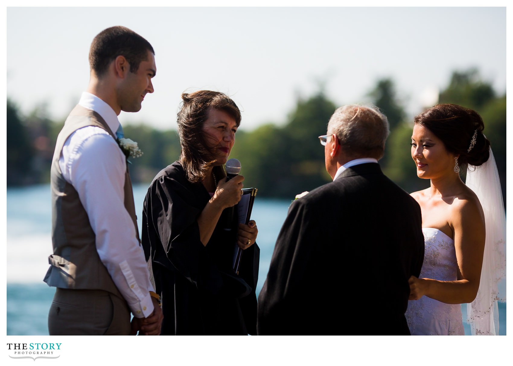 outdoor wedding ceremony on Cherry Island