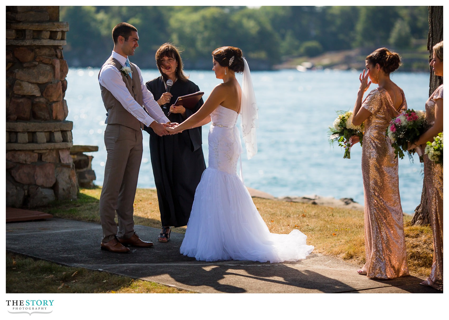 beautiful outdoor wedding ceremony on Cherry Island