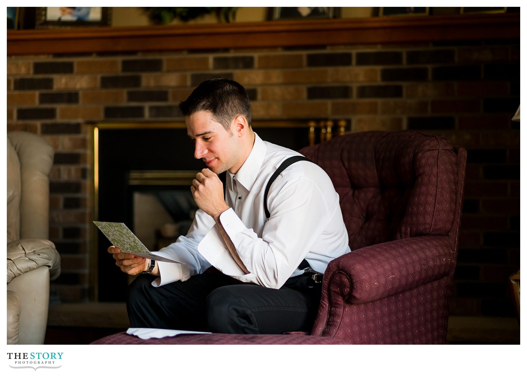 groom reading a note from his bride on the wedding day